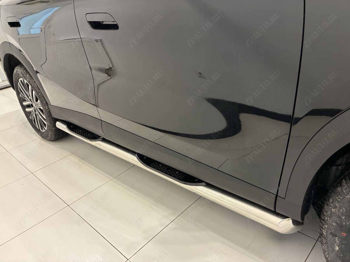 Пороги труба с проступью для автомобиля Omoda C7 2025 арт. CHOC7.25.93
