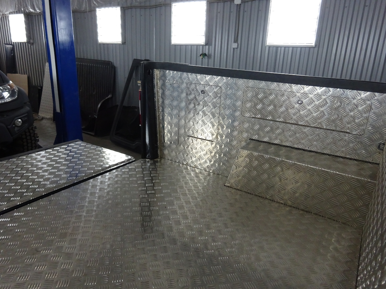 ABC.UAZ.BP.0001 ОБШИВКА ГРУЗОВОГО КУЗОВА С КАРМАНАМИ UAZ ПИКАП С 2010- , РИФЛ. АЛЮМ. 2ММ, НЕКРАШЕННЫЙ