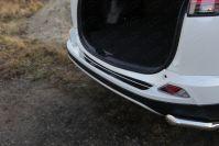 Накладки на задний бампер (лист зеркальный надпись RAV4) для автомобиля Toyota RAV4 2015-