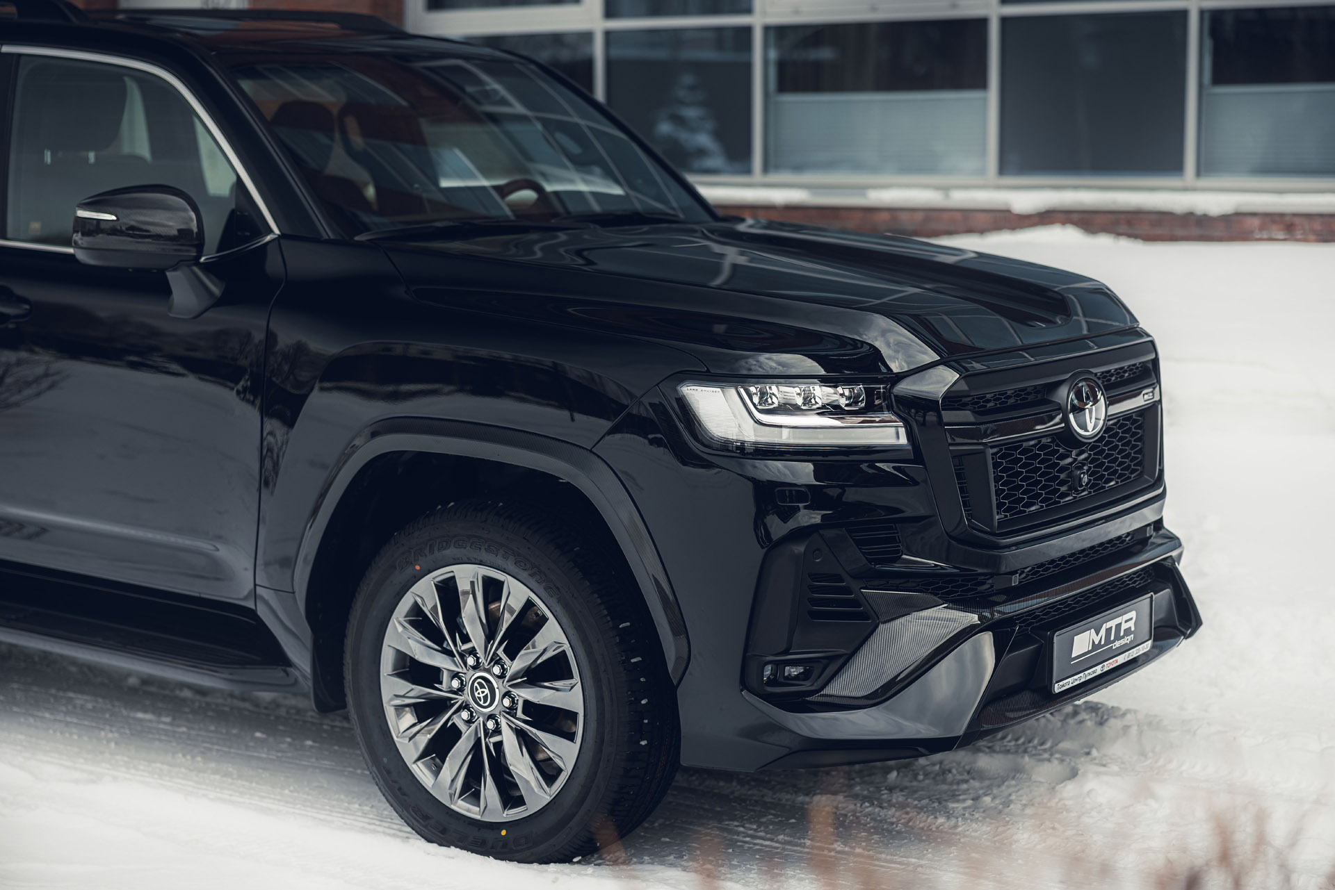 Бампер передний в сборе для Toyota LC 300 70th Anniversary 2021-, MTR, арт. MTR-J300-21002
