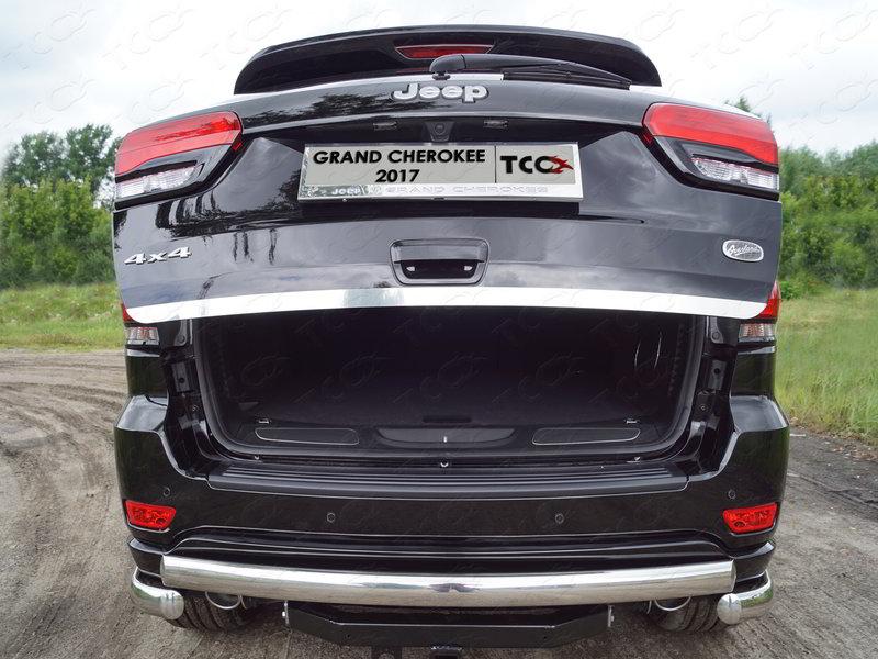 Накладка на заднюю дверь (лист зеркальный) для автомобиля Jeep Grand Cherokee 2017-