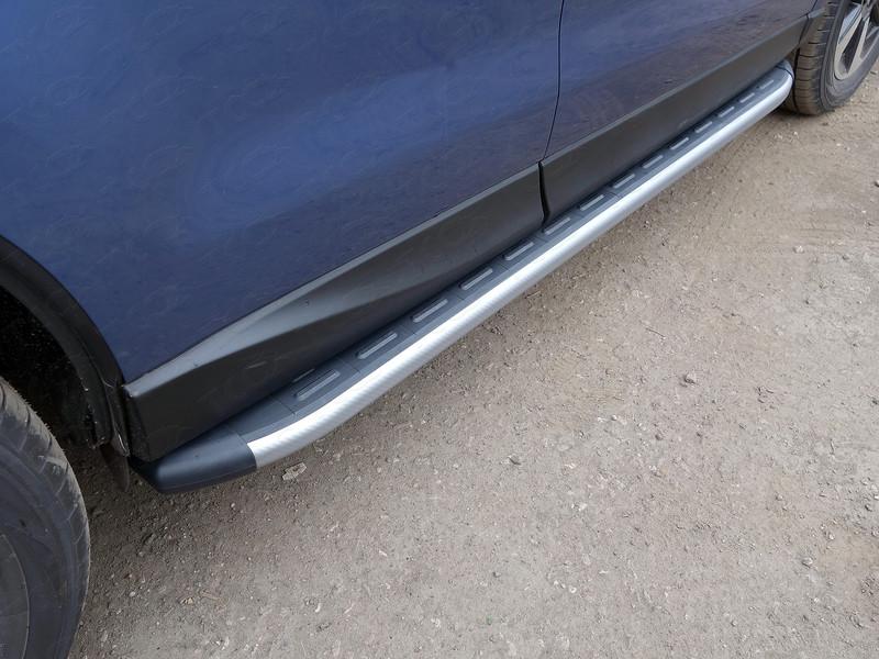 Пороги алюминиевые с пластиковой накладкой (карбон серебро) 1720 мм для автомобиля Subaru Forester (SJ) 2016-2017 TCC Тюнинг арт. SUBFOR16-06SL