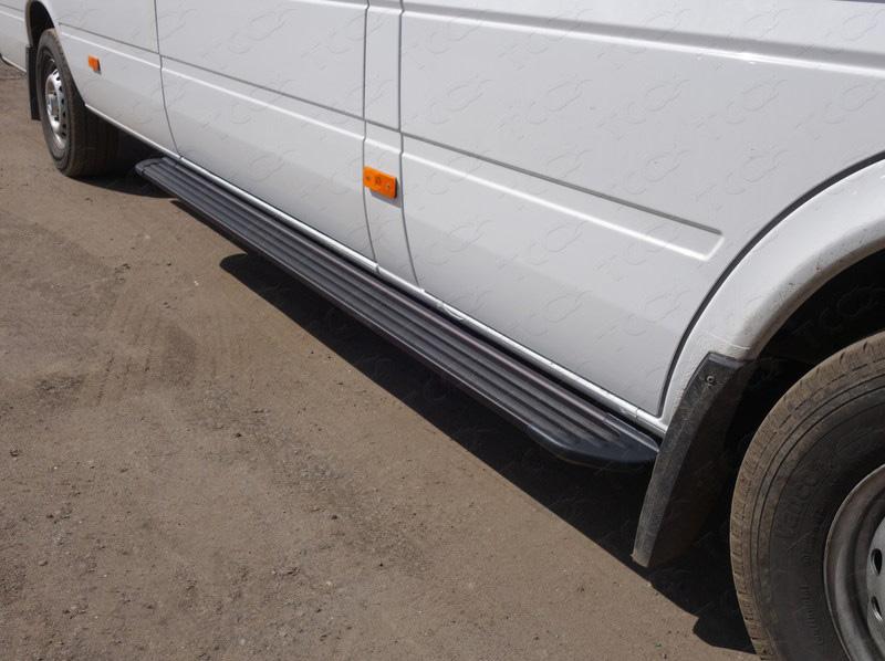 Порог алюминиевый 2220 мм «Slim Line Black» для автомобиля Mercedes-Benz Sprinter Classic (W905) 2014- TCC Тюнинг арт. MERSPR14-07B