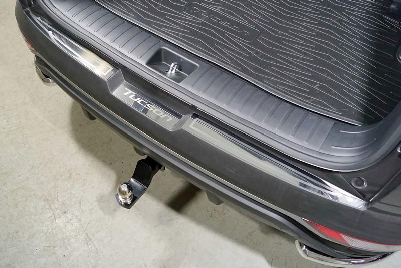 Накладки на задний бампер (лист зеркальный надпись Tucson) 3шт для автомобиля Hyundai Tucson 2021- TCC Тюнинг арт. HYUNTUC21-07