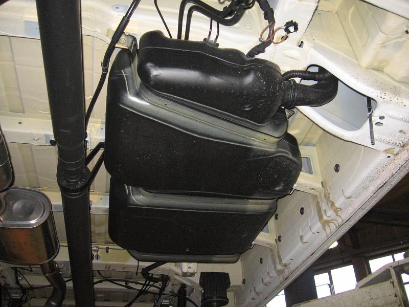 Защита топл. бака для VOLKSWAGEN Crafter  2017 -, V-2,0TDI MT AWD, Sheriff, сталь 2,0 мм, арт. 26.4439