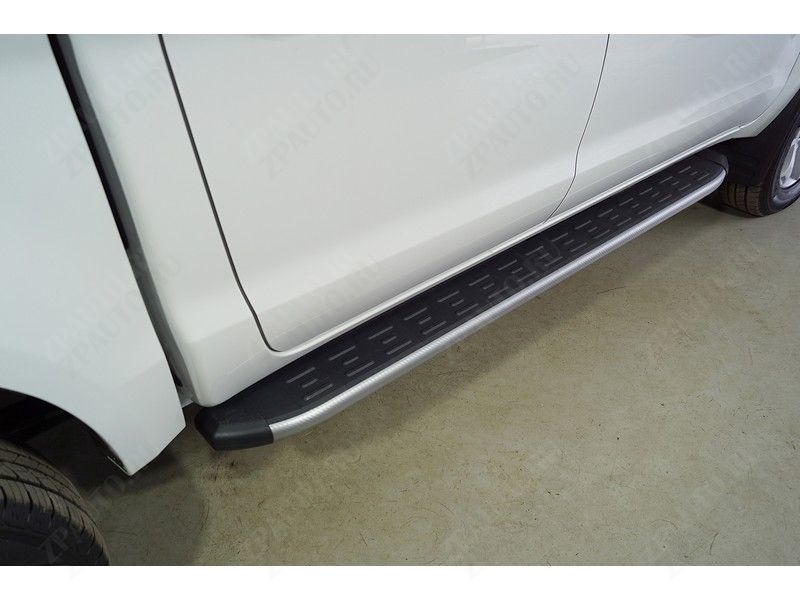 Пороги алюминиевые с пластиковой накладкой (карбон серебро) 1920 мм Sollers ST6 2023- арт. SOLST623-04SL