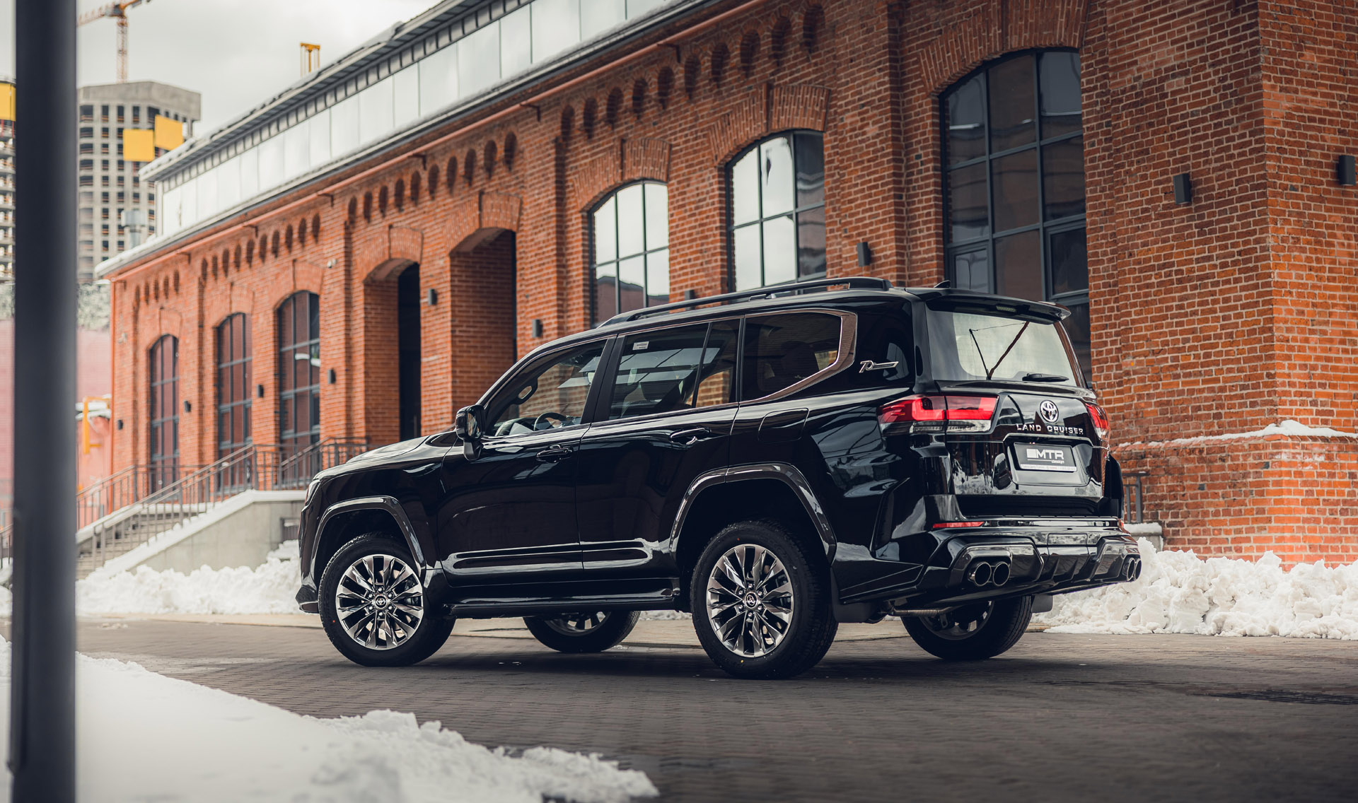 Комплект бамперов в сборе с задней частью выхл сист и насадками для Toyota LC 300 70th Anniversary, 3.3 дизель 2021-, MTR, арт. MTR-J300-21001 / MTR-J300-21004