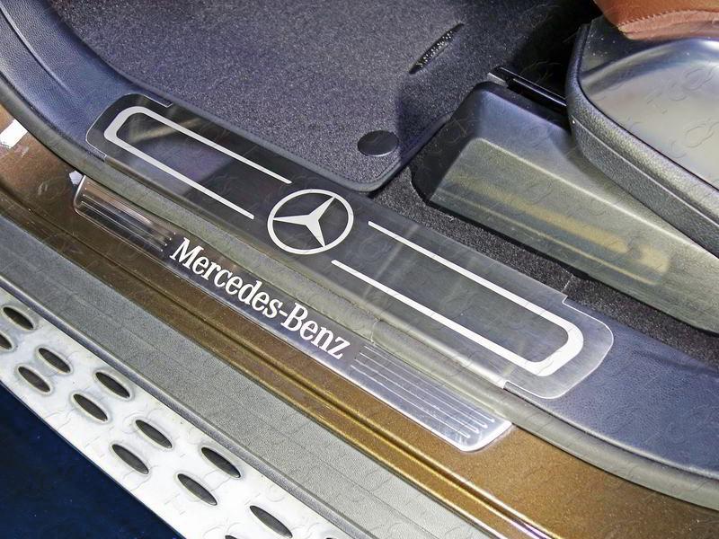 Накладки на пластиковые пороги (лист шлифованный логотип Mercedes) для автомобиля Mercedes-Benz GL 2012-2015
