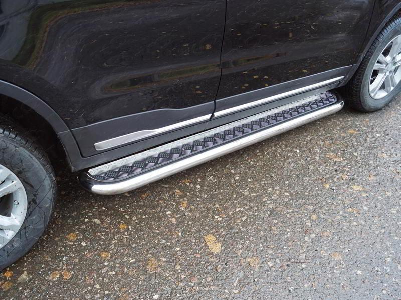 Пороги с площадкой 60,3 мм для автомобиля Geely Atlas PRO 2021- арт. GEELEATL18-31