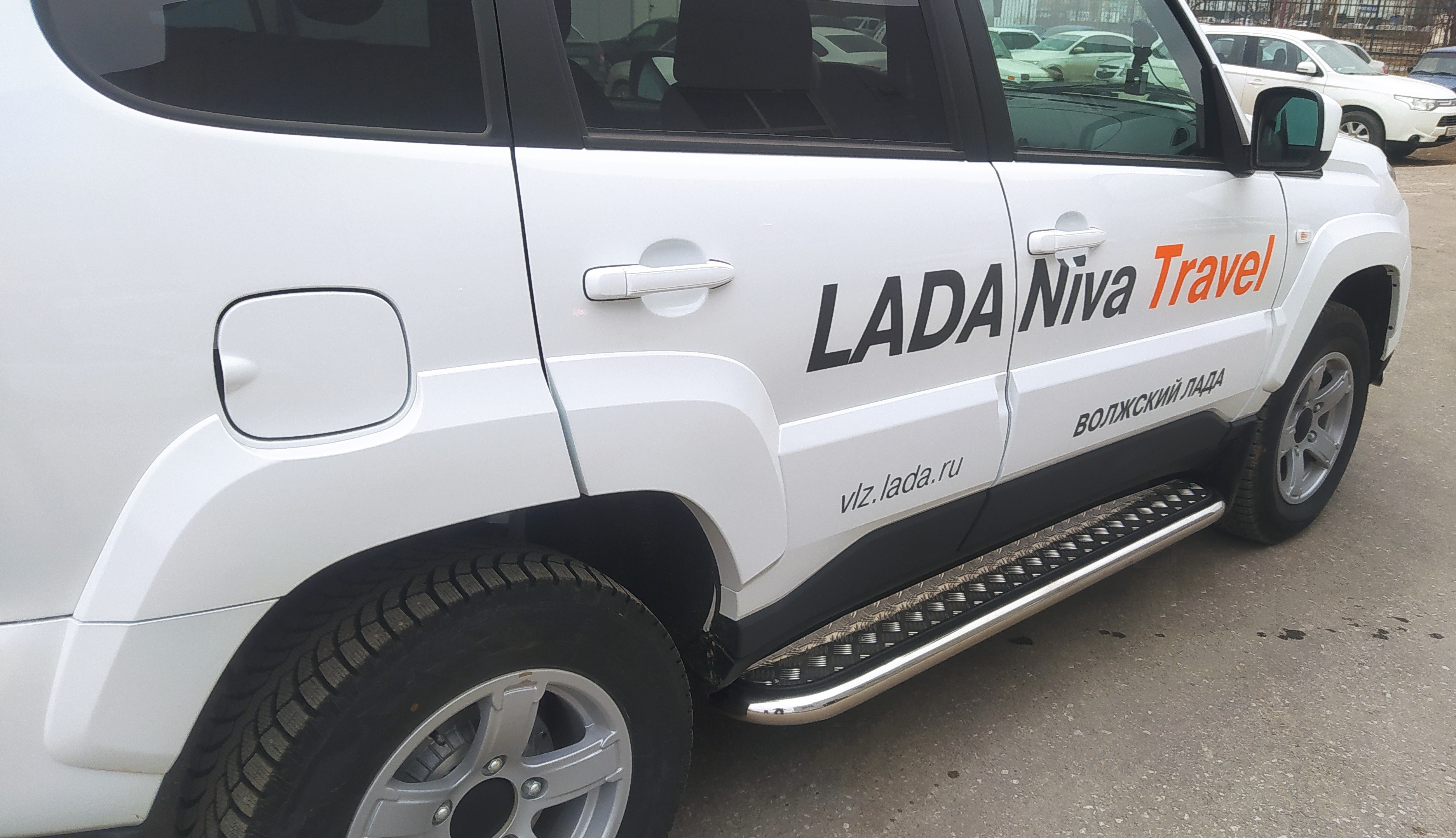 Пороги с накладным листом для автомобиля LADA (ВАЗ) Niva Travel 2021 арт. NVT.21.41