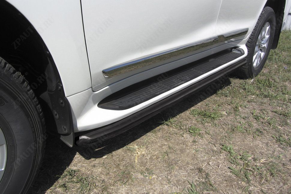 Защита штатного порога d57 черная Toyota Land Cruiser 200 (2015-2021) , Slitkoff, арт. TLC2-15-006B