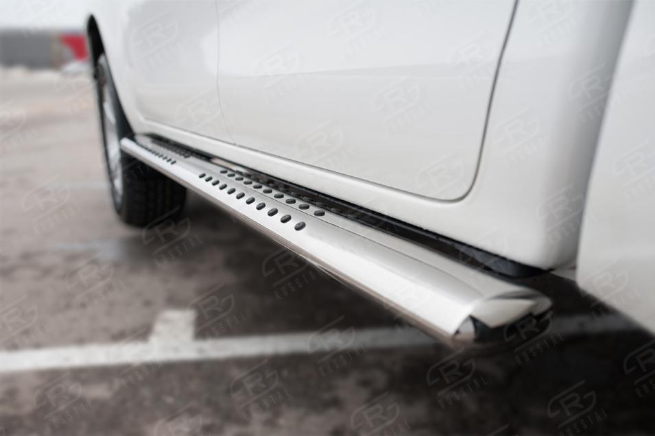 TOYOTA HILUX BLACK ONYX 2020- Пороги труба 120х60 овал с проступью THBOO-003516