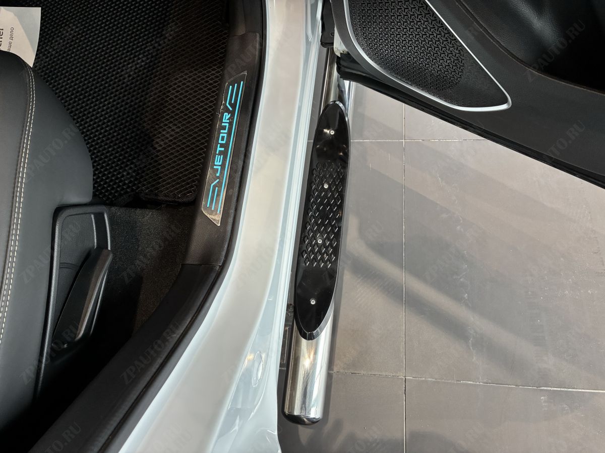 Пороги труба с проступью для автомобиля JETOUR X90 Plus 2022 арт. JET.X90+.22.93
