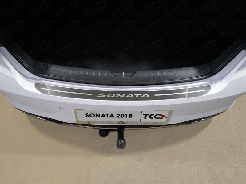 Накладка на задний бампер (лист шлифованный надпись Sonata) для автомобиля Hyundai Sonata 2018-