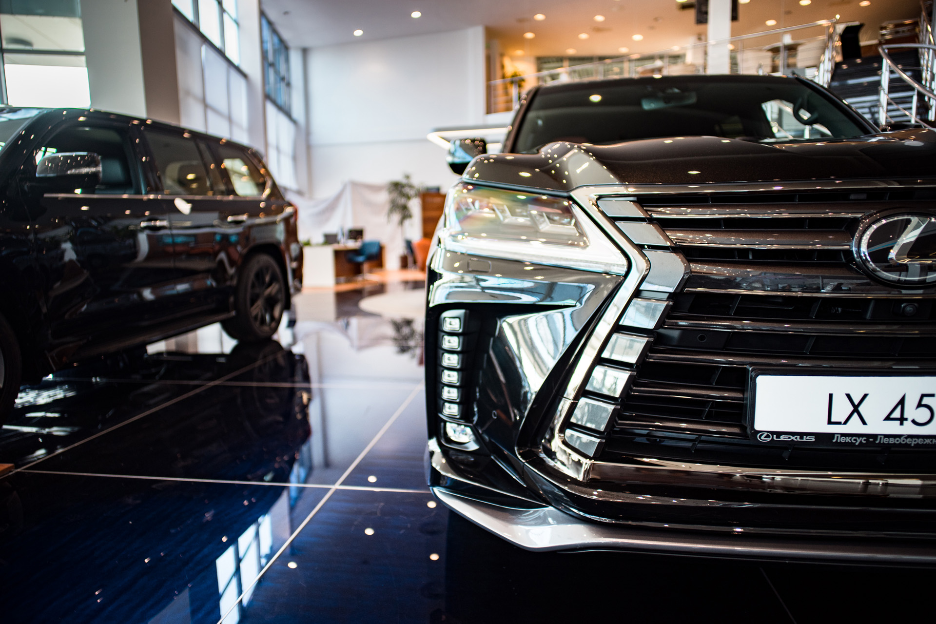 Облицовка переднего бампера в сборе с ПТФ и ДХО для Lexus LX 2015-2022, MTR, арт. MTR-J201-160143