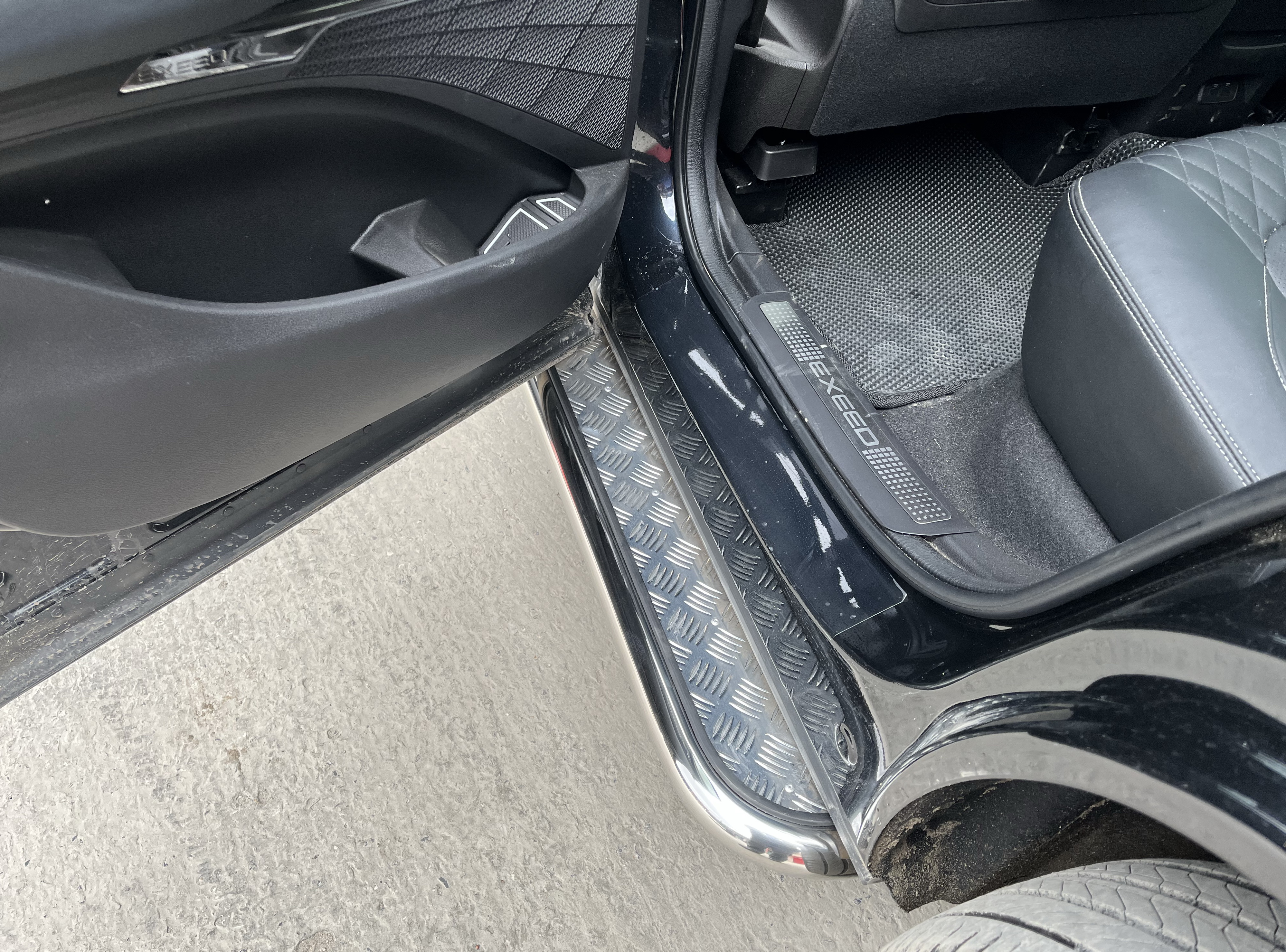 Пороги с накладным листом для автомобиля CHERY CheryExeed TXL 2020 арт. CHETXL.20.41