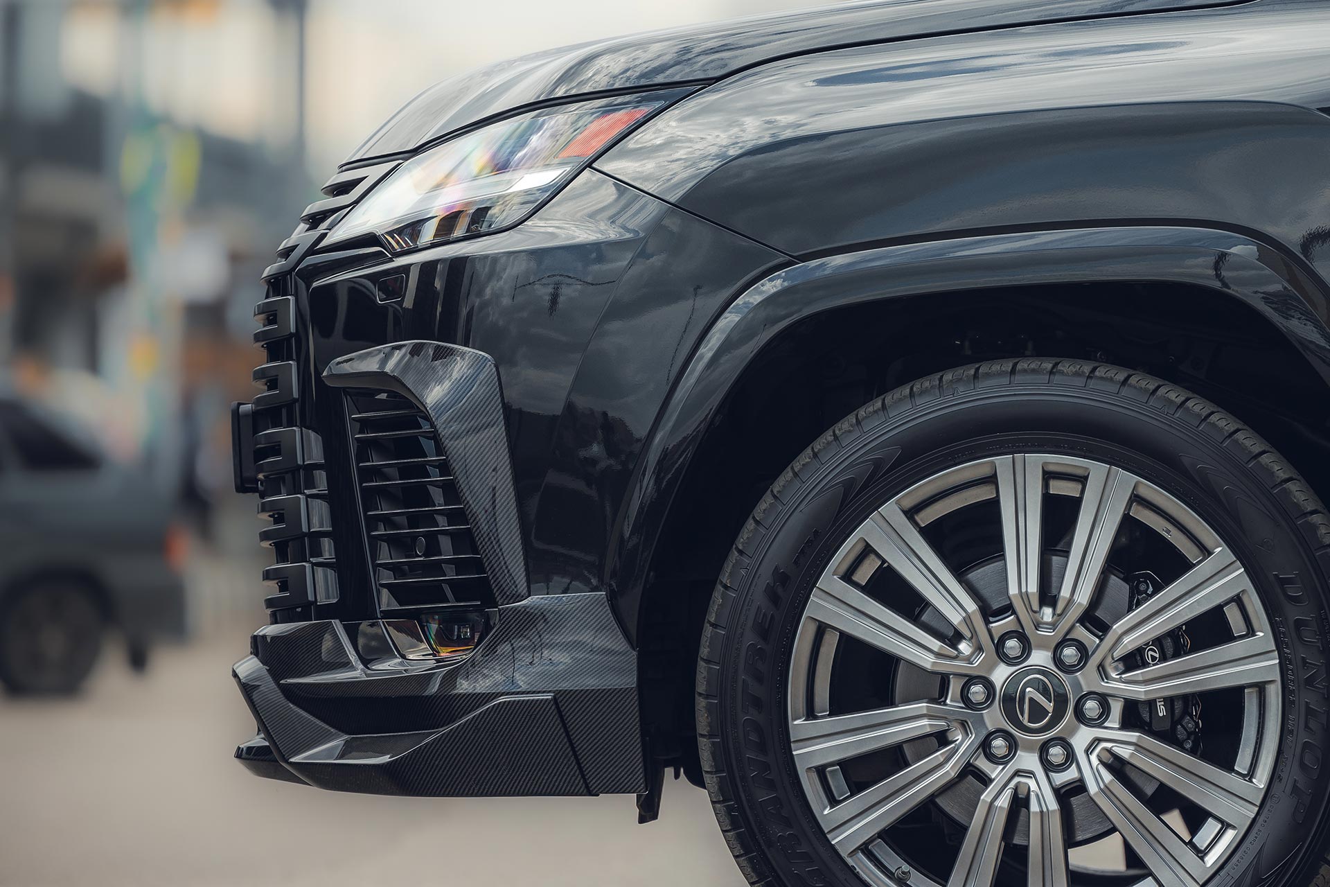 Комплект накладок переднего бампера для Lexus LX 500d / LX 600 (карбон) 2022, MTR, арт. MTR-J310-22002C