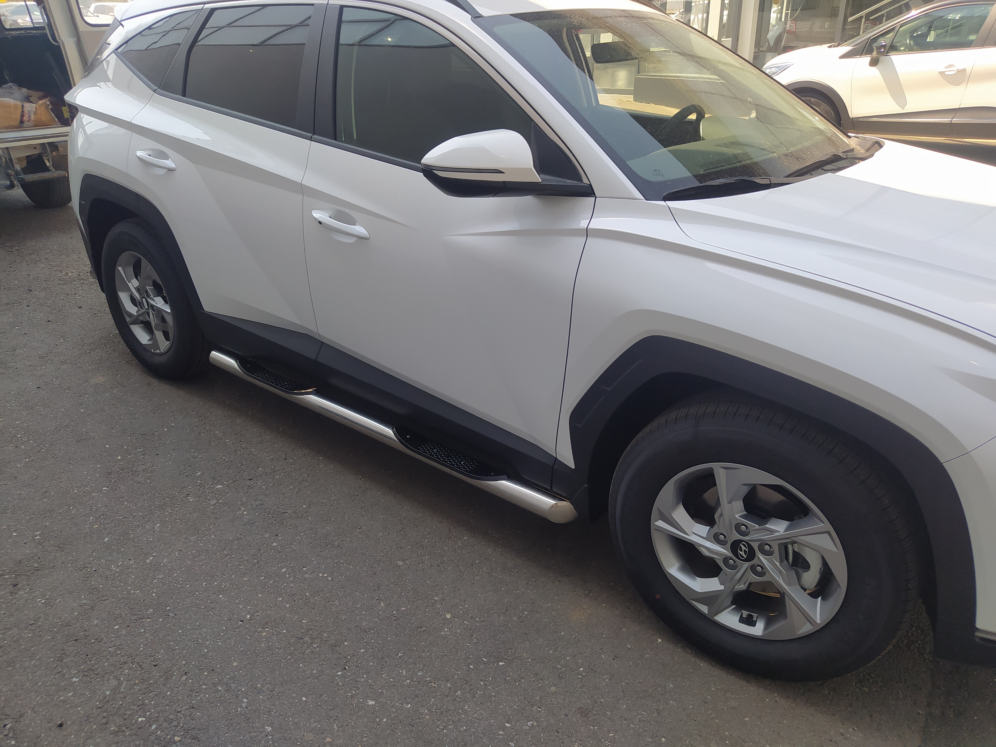 Пороги труба с проступью для автомобиля HYUNDAI Tucson 2021 арт. HTUC.21.93