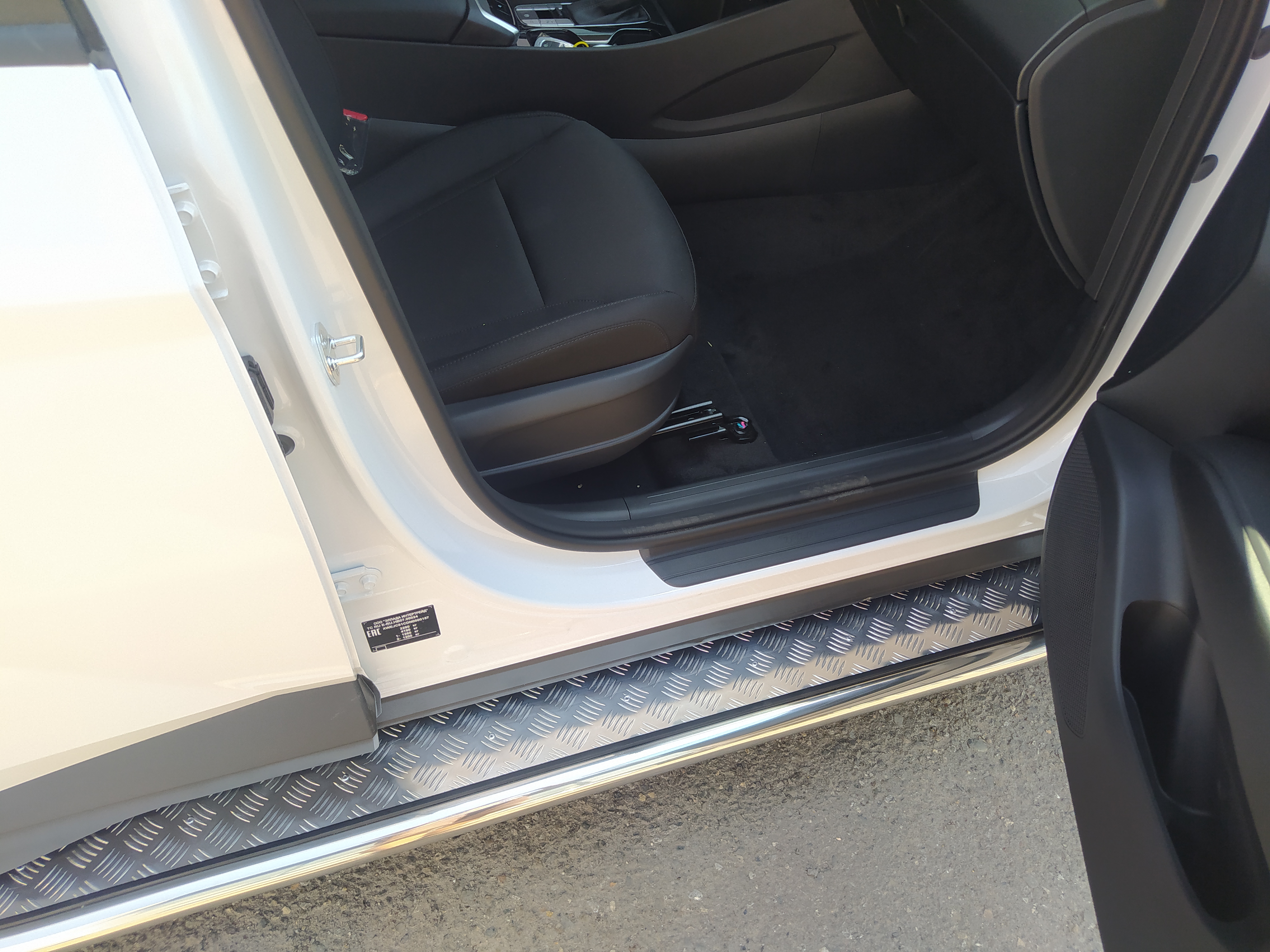 Пороги с накладным листом для автомобиля HYUNDAI Tucson 2021 арт. HTUC.21.41