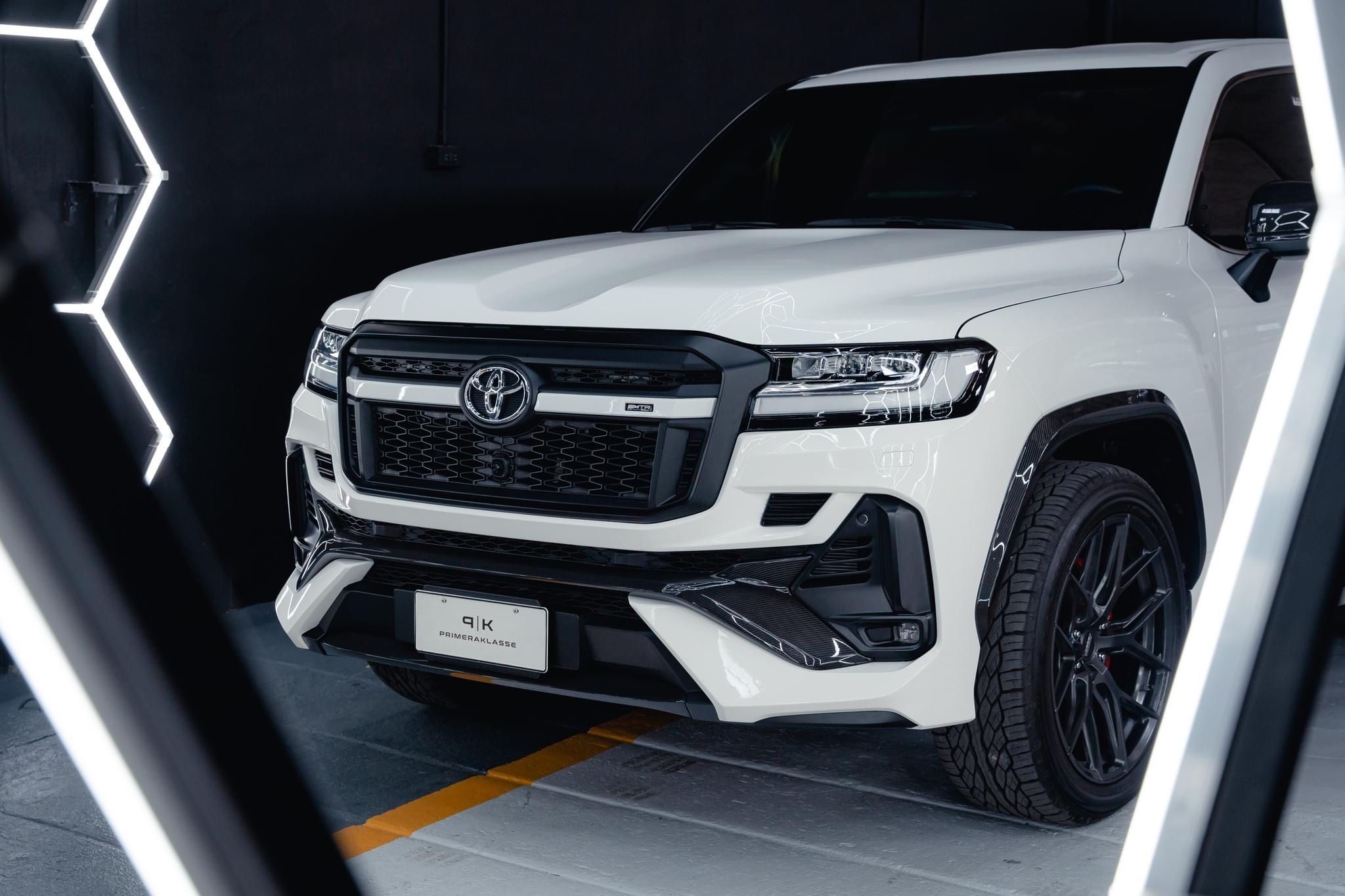 Бампер передний в сборе для Toyota LC 300 70th Anniversary 2021-, MTR, арт. MTR-J300-21002