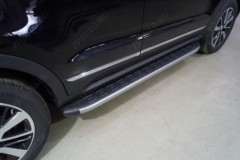Пороги алюминиевые с пластиковой накладкой (карбон серебро) 1720 мм Changan CS55 2WD 1.5T 2022- арт. CHANCS5522-20SL