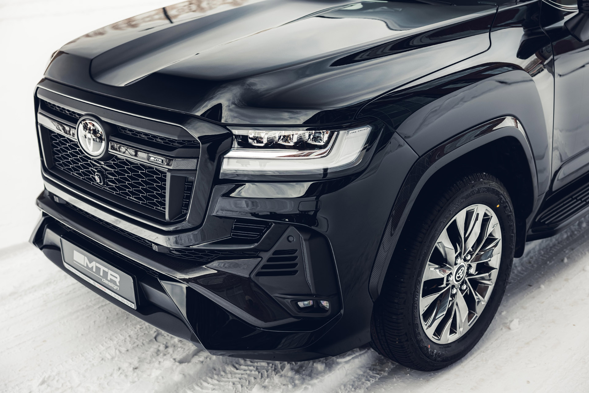 Комплект бамперов в сборе с задней частью выхл сист и насадками для Toyota LC 300 70th Anniversary, 3.3 дизель 2021-, MTR, арт. MTR-J300-21001 / MTR-J300-21004