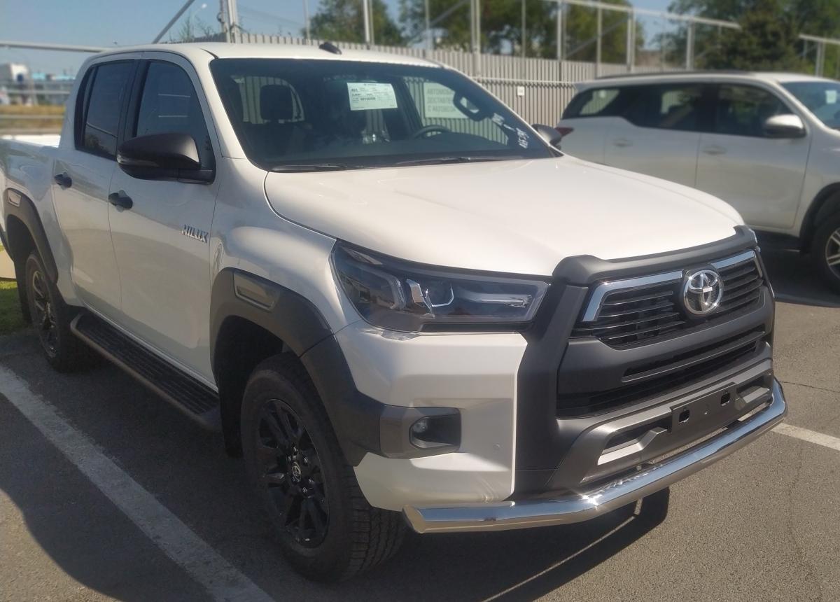 Защита переднего бампера для автомобиля Toyota Hilux арт. THL.20.02