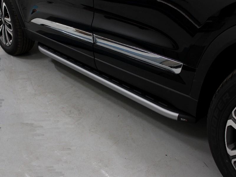 Пороги алюминиевые с пластиковой накладкой (карбон серебро) 1720 мм для автомобиля Chery Tiggo 8 2020 TCC Тюнинг арт. CHERTIG820-31SL