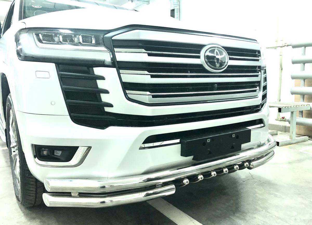 Защита переднего бампера тройная с защитой «акула» для автомобиля TOYOTA Land Cruiser 300 2021 (Юбилейная) арт. TLCU300.21.06