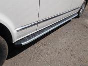 Пороги алюминиевые с пластиковой накладкой (карбон серебро) 2520 мм для автомобиля Volkswagen Caravelle 2017-, TCC Тюнинг VWCARAV17LONG-16SL