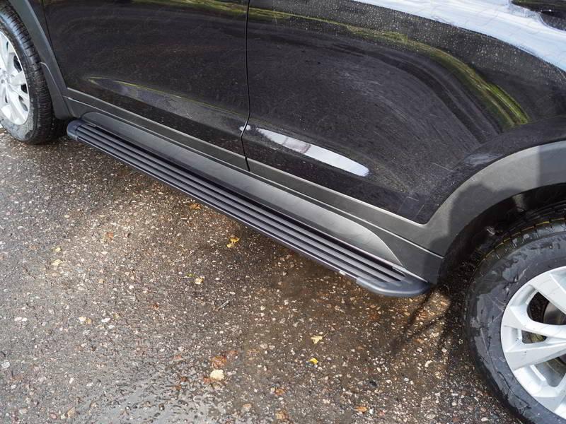 Пороги алюминиевые "Slim Line Black" 1720 мм для автомобиля Toyota Land Cruiser 200 2015- (кроме EXECUTIVE), TCC Тюнинг TOYLC20015-35B