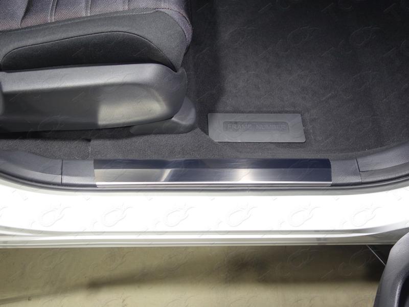 Накладки на пластиковые пороги (лист шлифованный) 2шт для автомобиля Honda CR-V 2017-