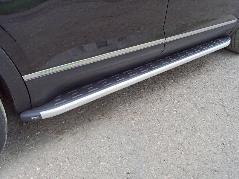 Пороги алюминиевые с пластиковой накладкой 2020 мм для автомобиля Volkswagen Teramont 2018-, TCC Тюнинг VWTER18-38AL