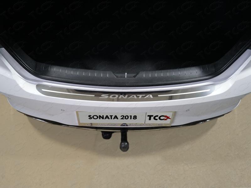 Накладка на задний бампер (лист зеркальный надпись Sonata) для автомобиля Hyundai Sonata 2018-