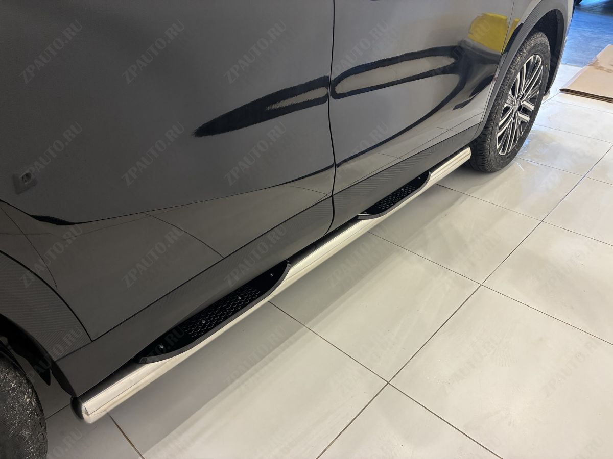 Пороги труба с проступью для автомобиля Omoda C7 2025 арт. CHOC7.25.93