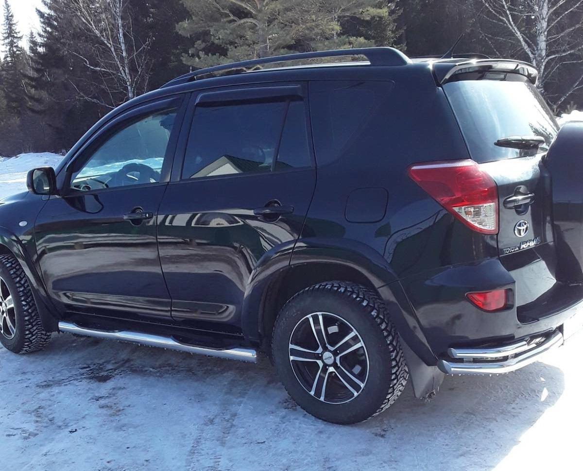 Пороги труба с проступью для автомобиля TOYOTA RAV4 2006 – 2009 арт. TRAV.06.93