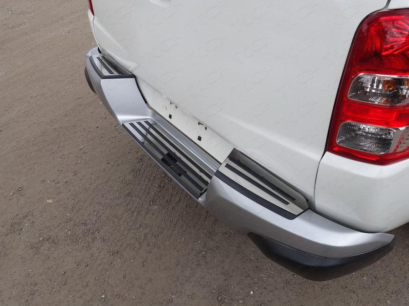 Накладки на задний бампер (лист зеркальный) 3шт для автомобиля Mitsubishi L200 2015-2018 TCC Тюнинг арт. MITL20015-41