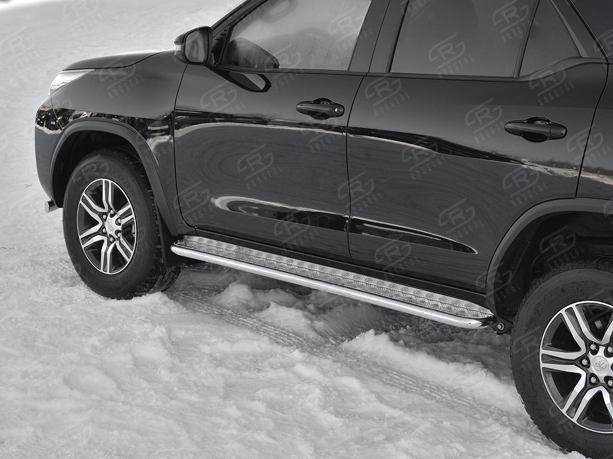 TOYOTA FORTUNER 2020- Пороги труба d42 с листом (Лист алюм, проф.сталь) (вариант 2) TFRL-0035302