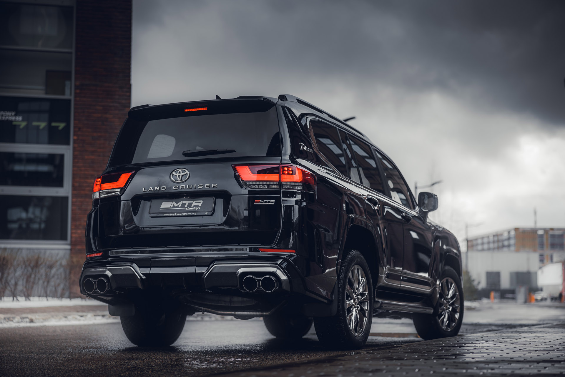 Комплект бамперов в сборе с задней частью выхл сист и насадками для Toyota LC 300 70th Anniversary, 3.3 дизель 2021-, MTR, арт. MTR-J300-21001 / MTR-J300-21004