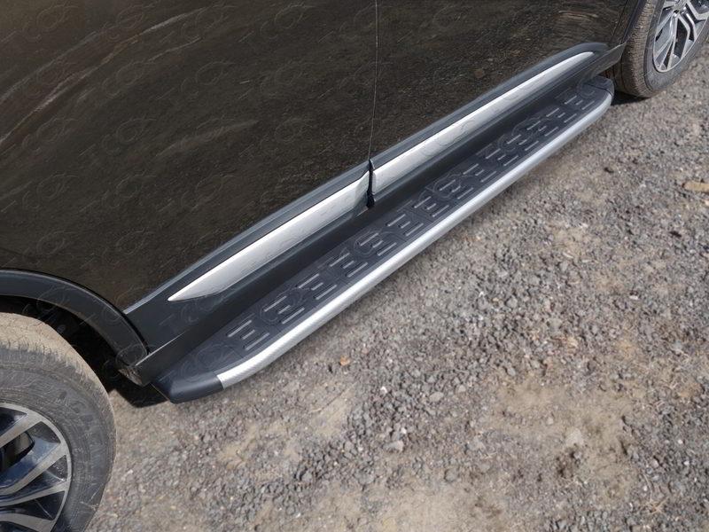 Пороги алюминиевые с пластиковой накладкой (карбон серебро) 1720 мм для автомобиля Mitsubishi Outlander 2018- TCC Тюнинг арт. MITOUT18-30SL