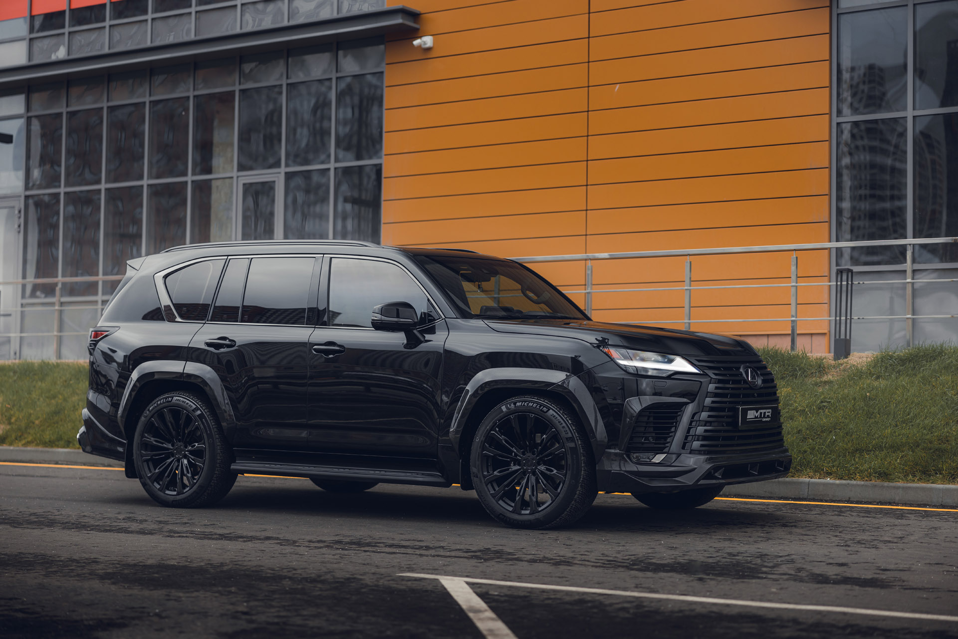 Комплект накладок колесных арок для Lexus LX 500d / LX 600 (карбон) 2022, MTR, арт. MTR-J310-22067C