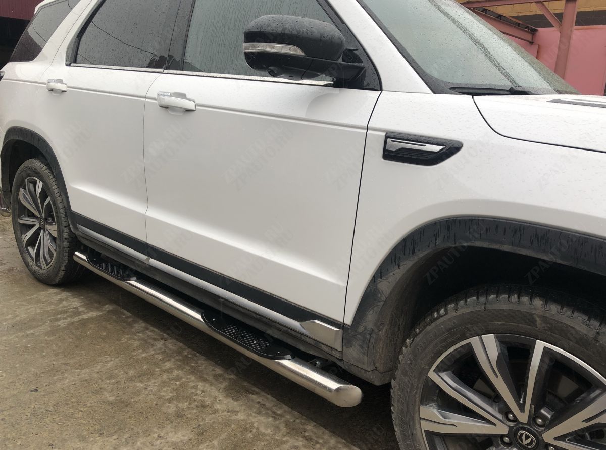 Пороги труба с проступью для автомобиля Changan CS95 2023 арт. CGCS95.23.93