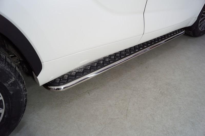 Пороги с площадкой 42,4 мм для автомобиля Toyota Highlander 2020- арт. TOYHIGHL20-15