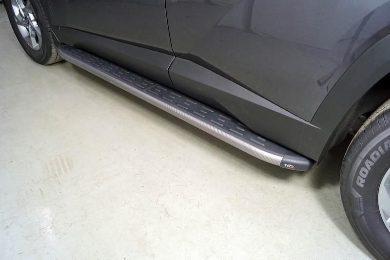 Пороги алюминиевые с пластиковой накладкой (карбон серые) 1820 мм для автомобиля Hyundai Tucson 2021- TCC Тюнинг арт. HYUNTUC21-21GR