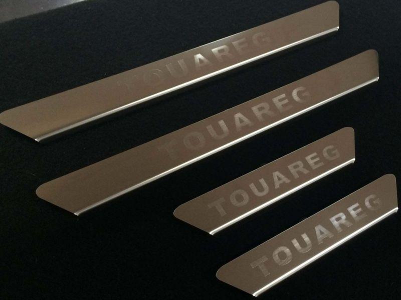 Накладки на пороги (зеркальные надпись Touareg) 4шт для автомобиля Volkswagen Touareg 2014-2018