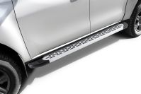 Пороги алюминиевые "Premium Silver" 2000 серебристые Toyota Hilux (2020-2022) , Slitkoff, арт. AL-THL20010