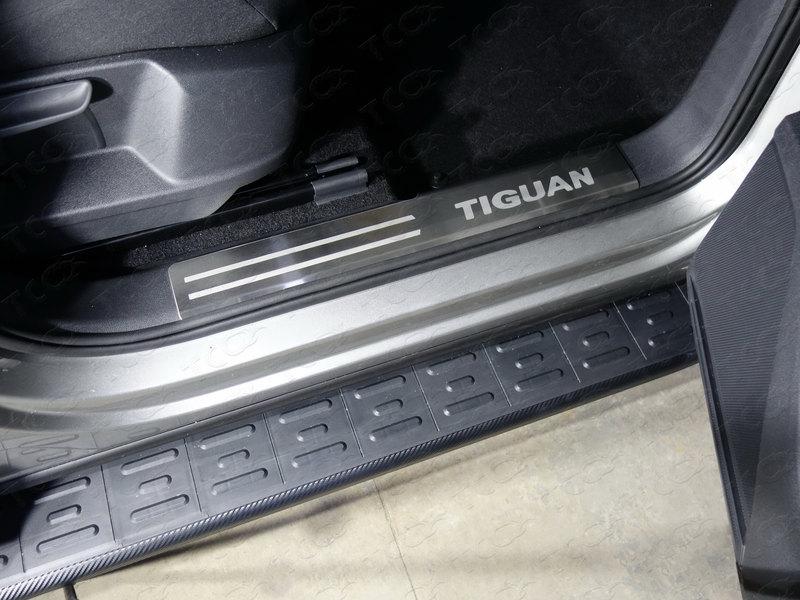Накладки на пластиковые пороги (лист шлифованный надписьTiguan) 2шт для автомобиля Volkswagen Tiguan 2017-