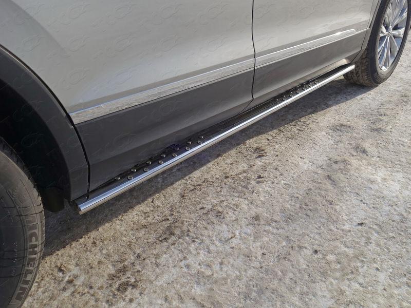 Пороги овальные с проступью 75х42 мм для автомобиля Volkswagen Tiguan 2017-, TCC Тюнинг VWTIG17-07