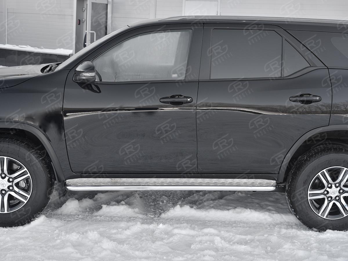 TOYOTA FORTUNER 2020- Пороги труба d42 с листом (Лист алюм, проф.сталь) (вариант 2) TFRL-0035302