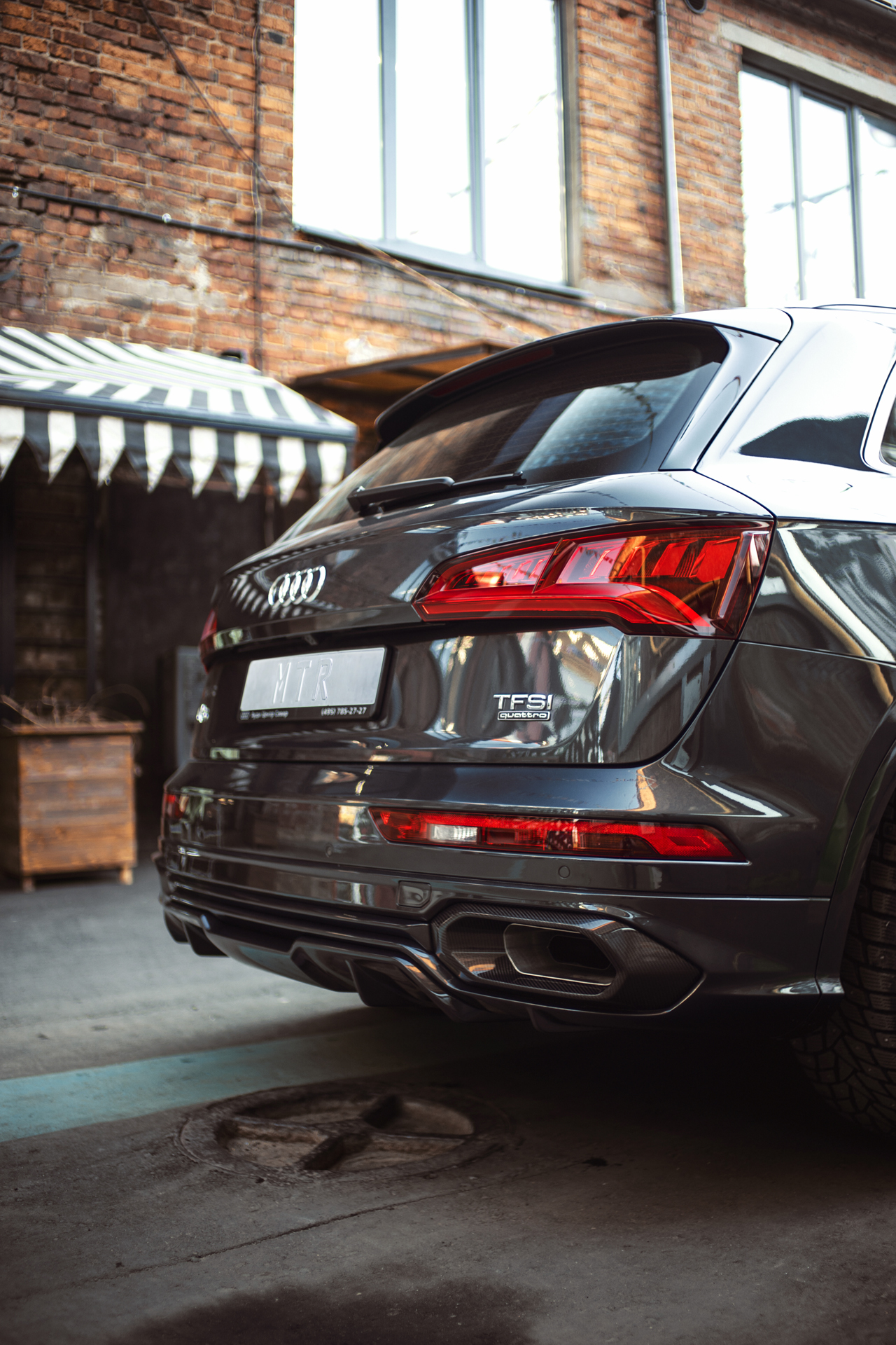 Комплект бамперов в сборе с карбоновыми насадками для Audi Q5 S-line 2017-2020, MTR, арт. MTR-FY-180241